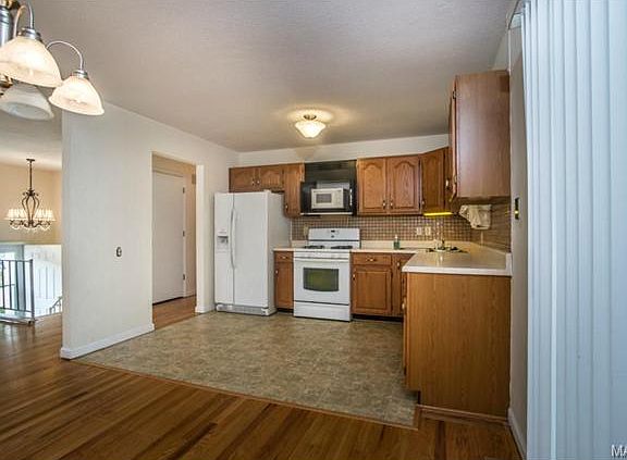 4th image of 11827 Gay Glen Dr