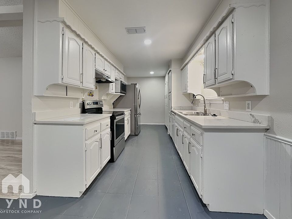 1st image of 408 Park Center Blvd
