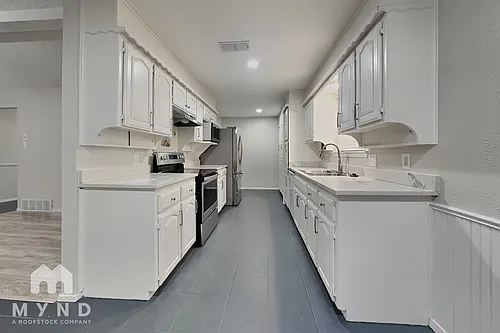 408 Park Center Blvd Photo 1