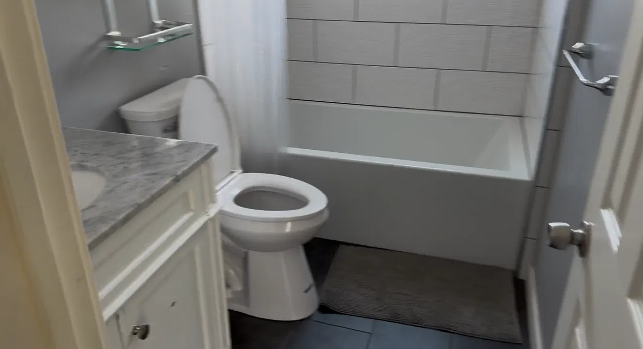 3 bed, 1000 sqft, $4,500 — Photo 4