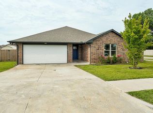 11116 SW 37th St, Mustang, OK 73064