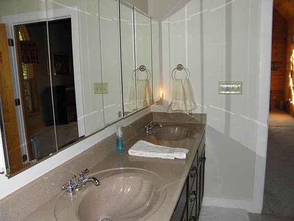 3rd image of 327 Grace Dr