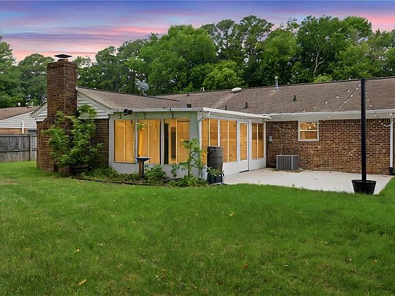 5th image of 468 Blanche Dr W