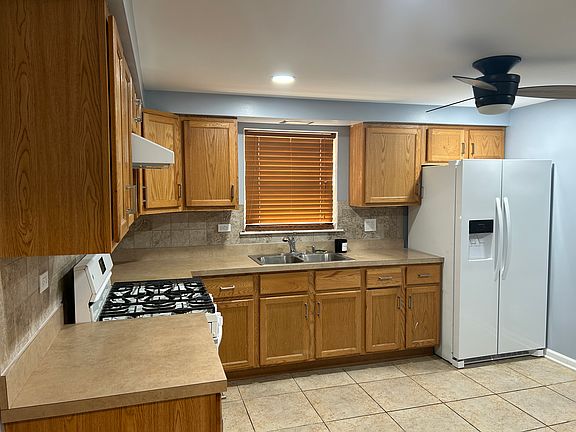 4th image of 2425 N Nordica Ave #B1
