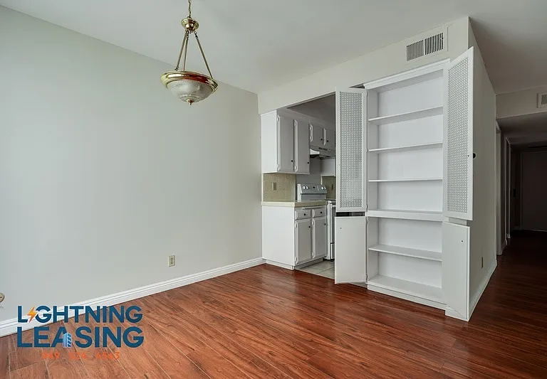 815 S Shenandoah St #301 — Photo 17