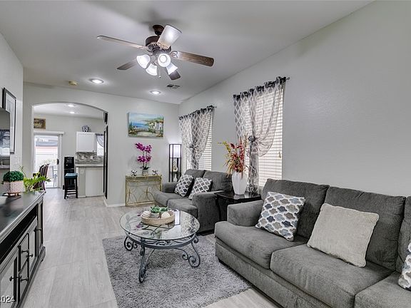 4th image of 925 Shining Rose Pl