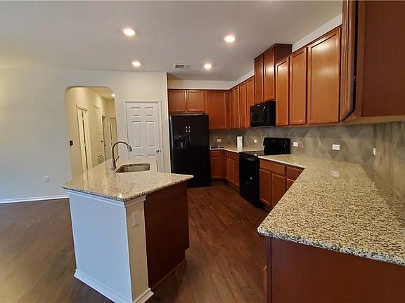 4th image of 907 Sandhill Branch Dr