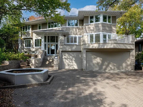 264 Peninsula Rd, Medicine Lake, MN 55441