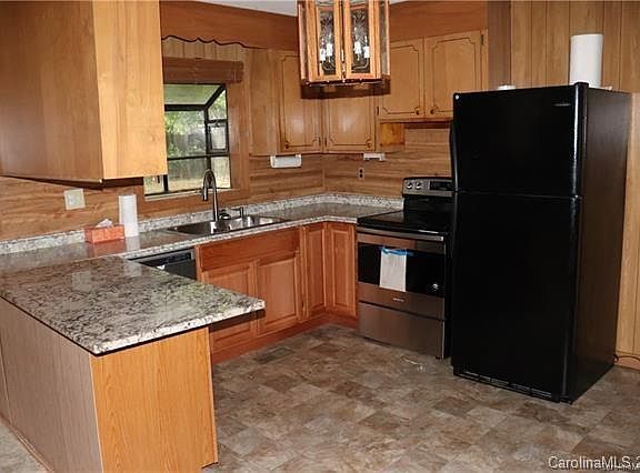 5th image of 611 Honeywood Ln