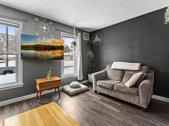 4th image of 264 E 5th St