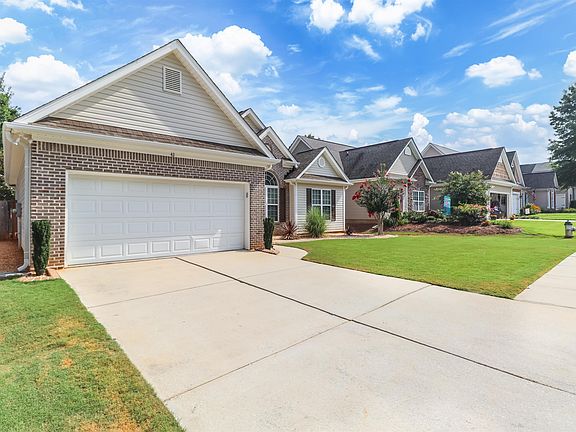 3rd image of 42 Village Park Dr