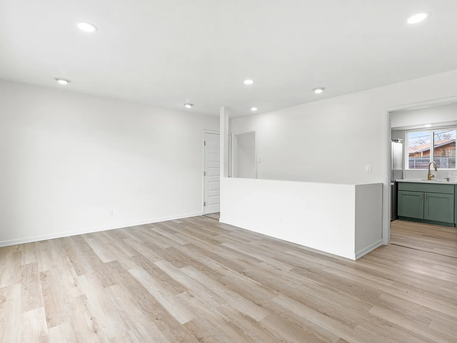 3 bed, 1716 sqft, $3,000 — Photo 3