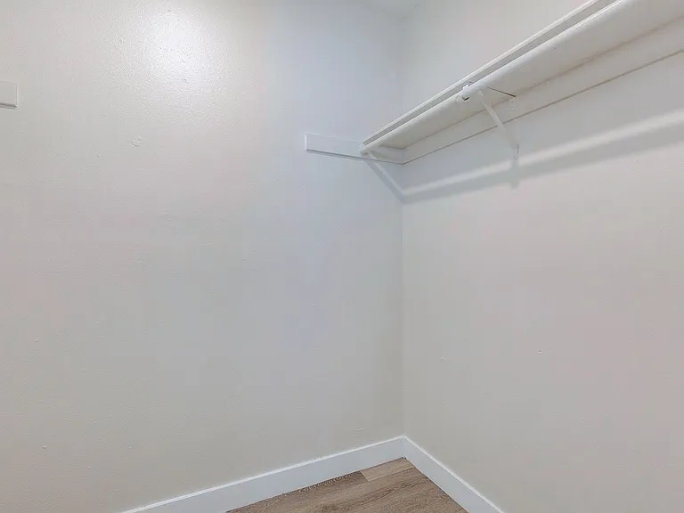 471 Jefferson Blvd — Photo 8