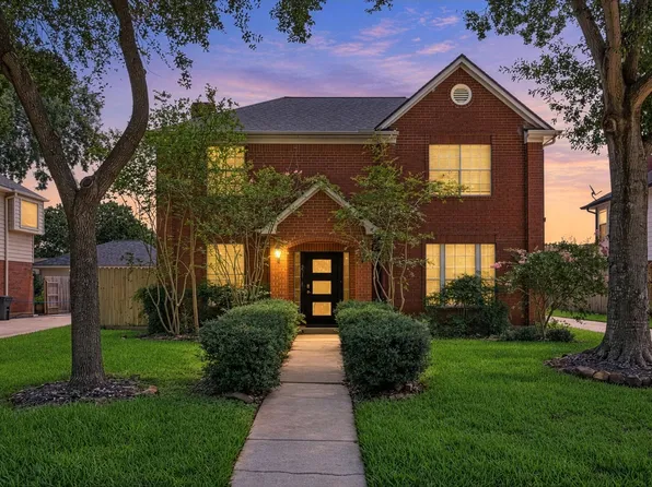 211 Aberdeen St, Stafford, TX 77477