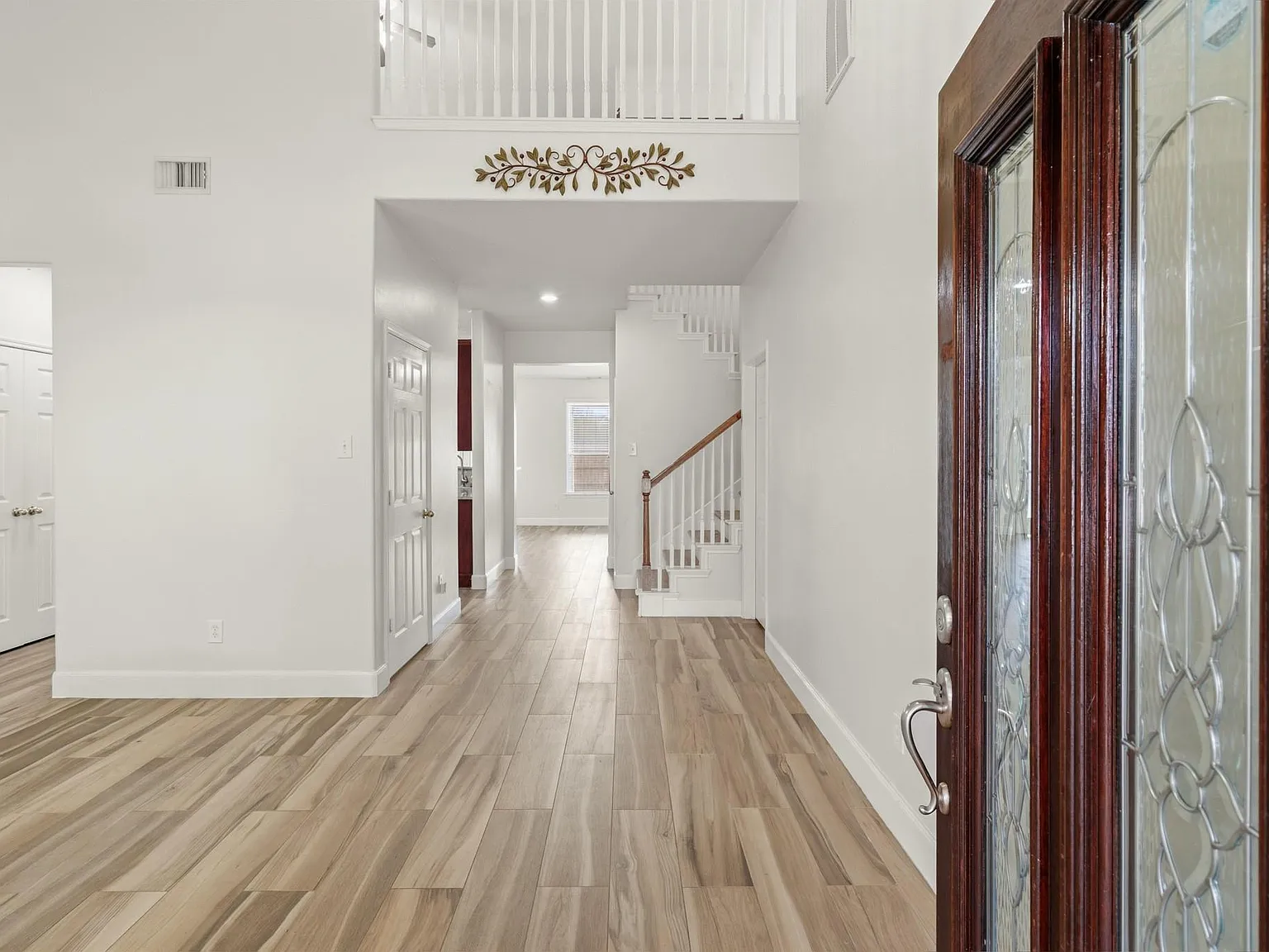 4 bed, 2.5 bath, 2649 sqft, $2,495 — Photo 4