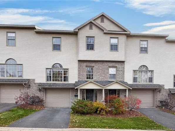 24 Hillside Ln, Fredericton, NB E3B 0P8