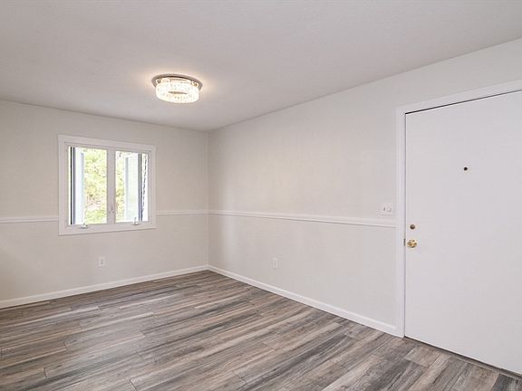 5th image of 20 Lawrence Ave #32C