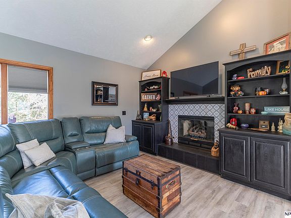 3rd image of 9813 Gabriella Dr
