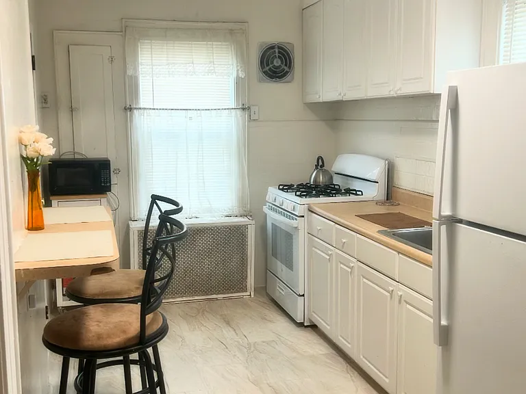 143rd Ave — Photo 3