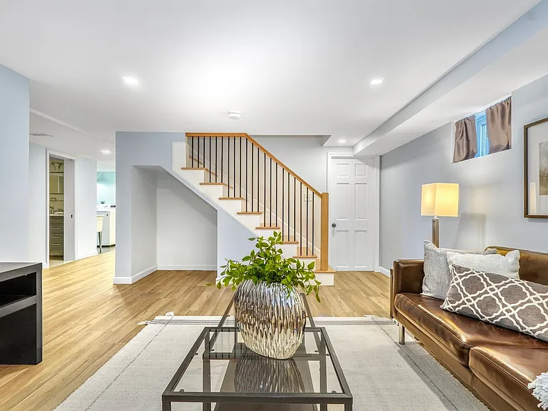 115 Washington St — Photo 10