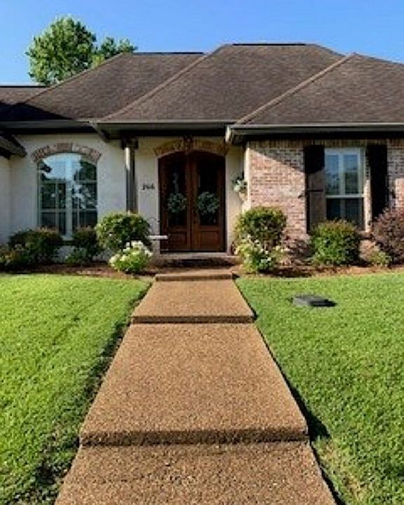 1st image of 266 E Pinebrook Dr