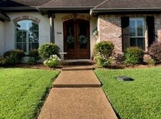 266 E Pinebrook Dr, Brandon, MS 39047