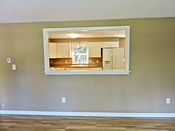 Open Concept to Kitchen