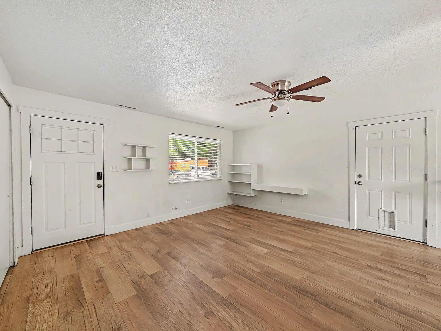 2 bed, 698 sqft, $1,800 — Photo 4