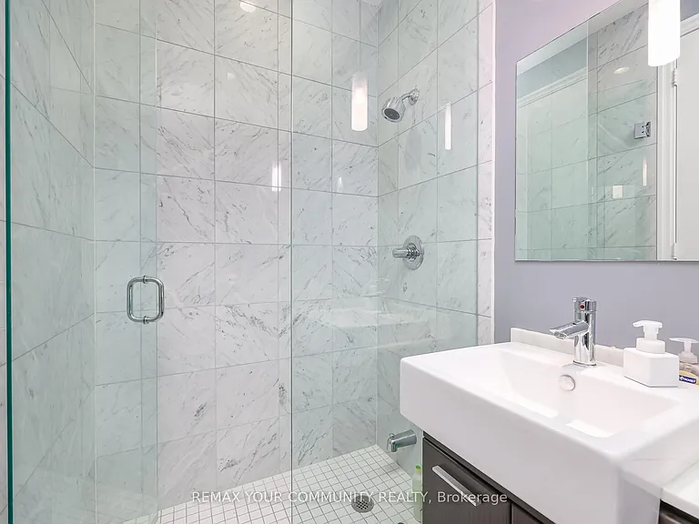 770 Bay St #Penthouse 101 — Photo 19