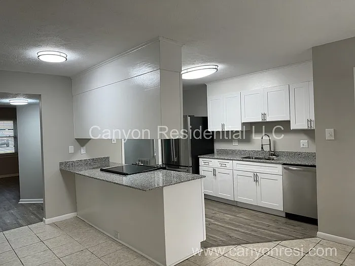 3 bed, 2.0 bath, 2040 sqft, $1,960 — Photo 2