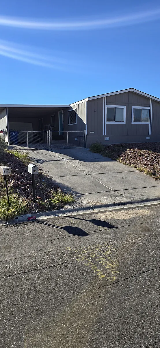 Building Photo - 880 Roadrunner Dr