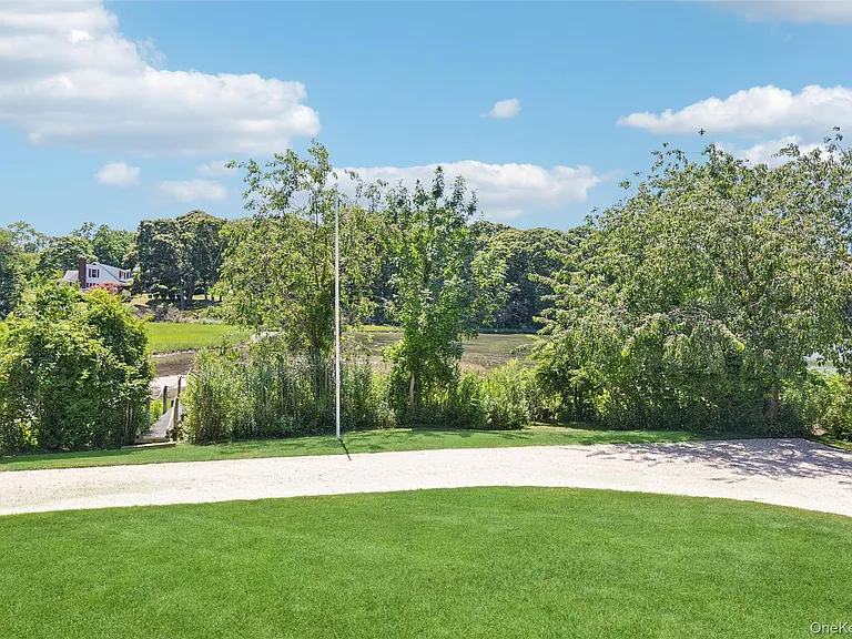 570 Hippodrome Dr — Photo 16