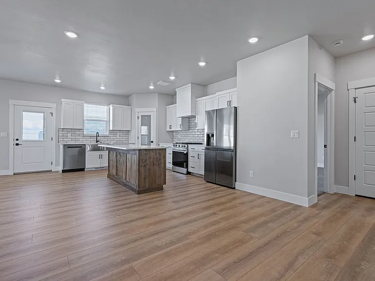 529 S Cutler Ave — Photo 1
