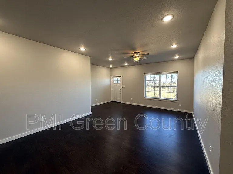 13513 S Mingo Rd #7 — Photo 4