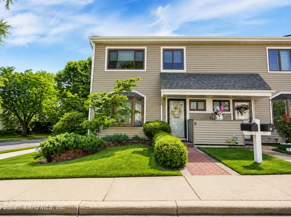 5 Redwood Loop, Staten Island, NY 10309
