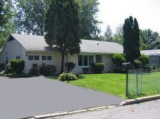 8 Manitou Trl, White Plains, NY 10603