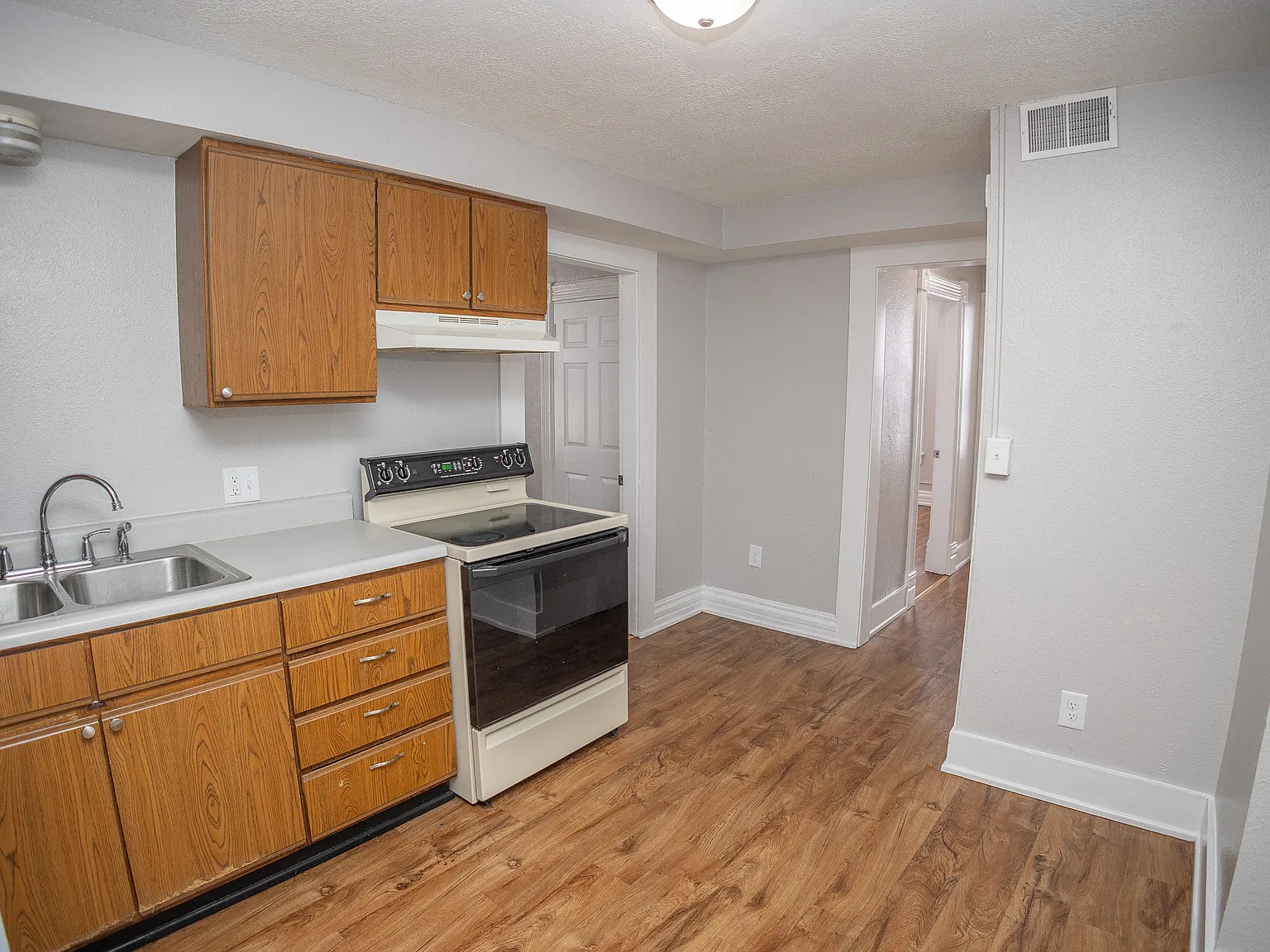 312 & 314 Marshall Street - 312 B — Photo 4