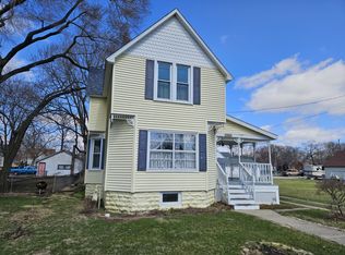 412 E 4th St, Momence, IL 60954