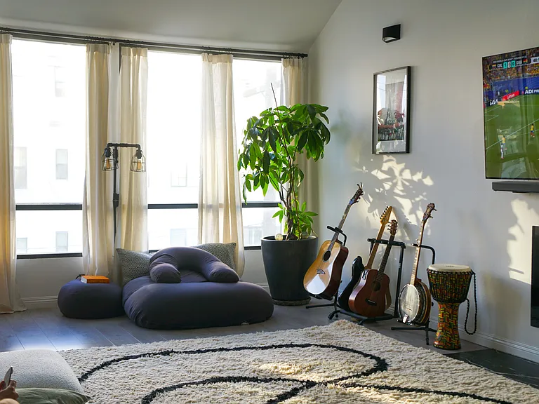 1900 Vine St #303 — Photo 3