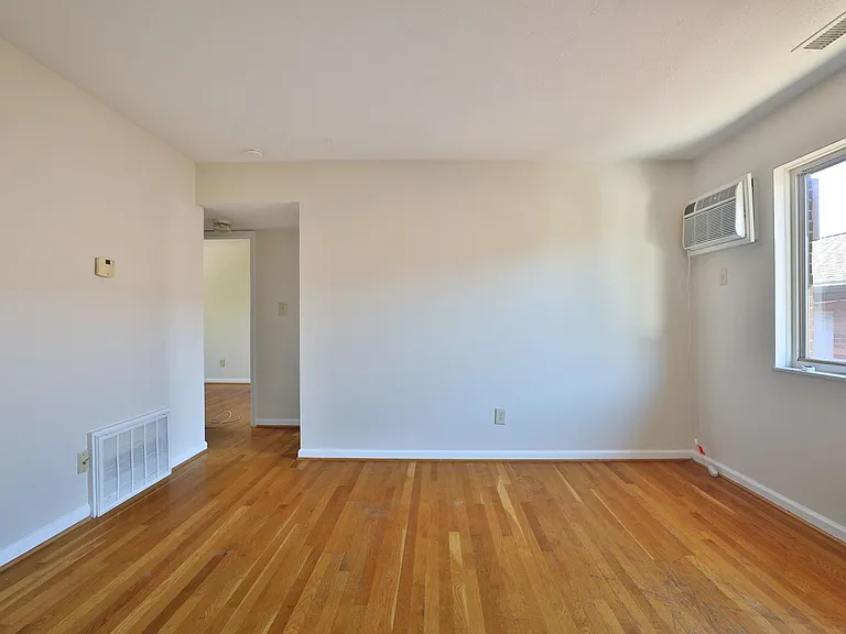 184-194 E Duncan St — Photo 11
