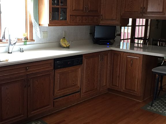 3rd image of 104 Lake Country Dr