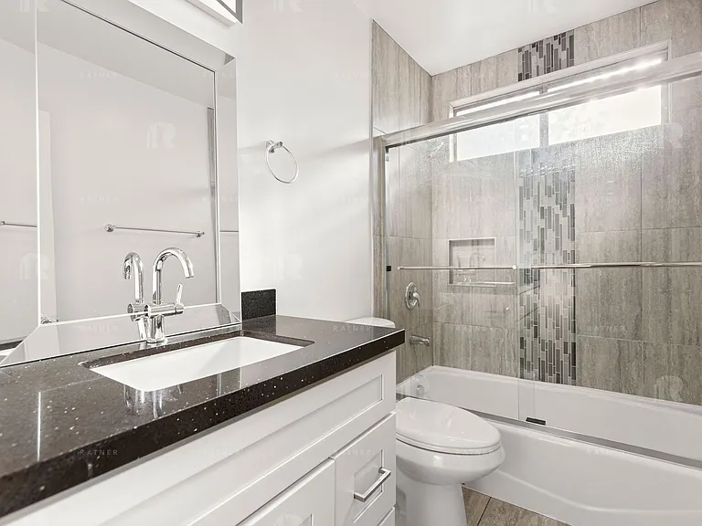 (AR/GA/YO:B) 7259 Willoughby Avenue — Photo 10