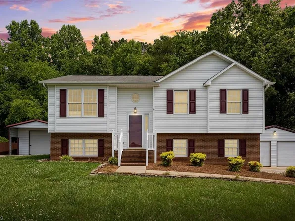 8261 Creedmoor Dr, Rural Hall, NC 27045