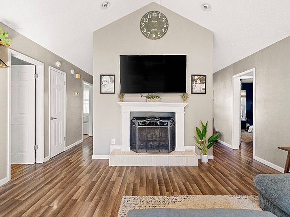 5th image of 206 Seville Cir