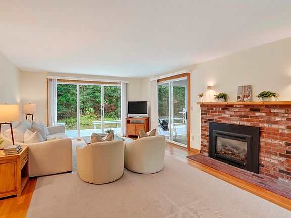 2nd image of 20 Hidden Cove Rd