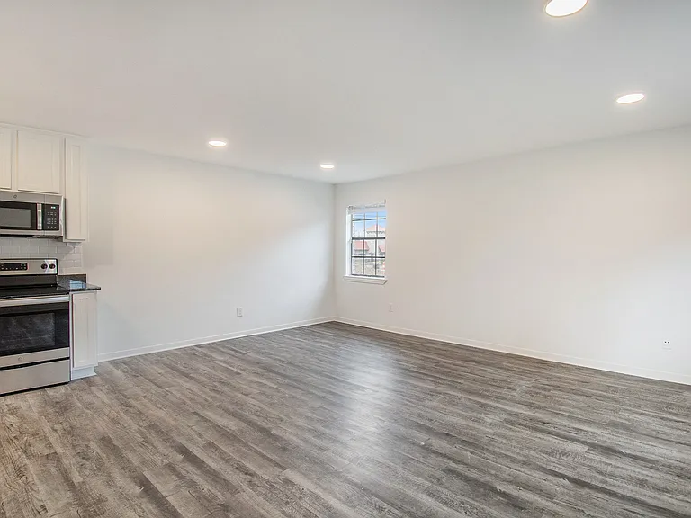 Greendale Apartments — Photo 10