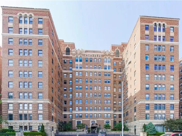 229 Ward Pkwy APT 801B, Kansas City, MO 64112