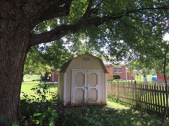 3rd image of 315 E Brunswick Ave
