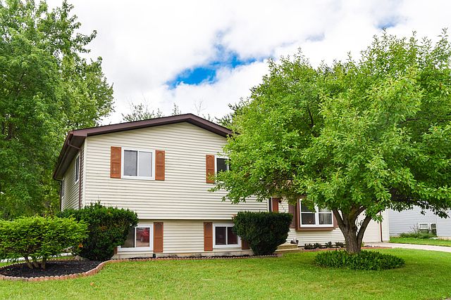 1st image of 220 Willow Crest Dr