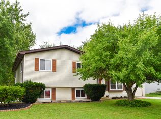 220 Willow Crest Dr, Zion, IL 60099